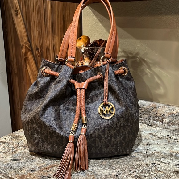MICHAEL Michael Kors Handbags - Michael Michael Kors  EUC Shoulder Bag